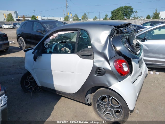 Smart M780 2018 WMEFJ9BA9JK267209 Image 15