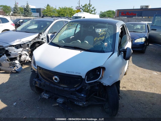 Smart M780 2018 WMEFJ9BA9JK267209 Image 2