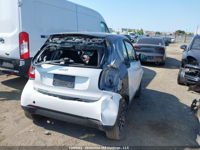 Smart M780 2018 WMEFJ9BA9JK267209 Image 4