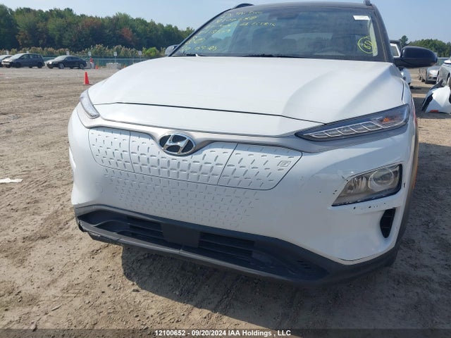 KM8K23AGXMU113559 Hyundai Kona Electric Preferred With Two-tone Roof