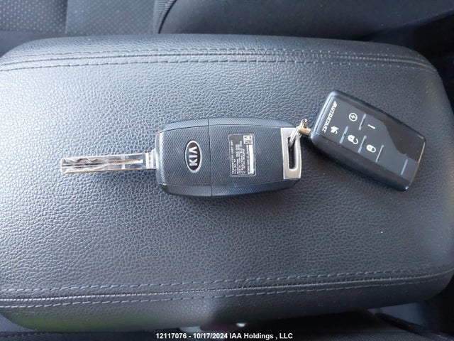 Продаж на аукціоні авто 2016 Kia Rondo, vin: KNAHT8A33G7134274, номер лоту: 12117076