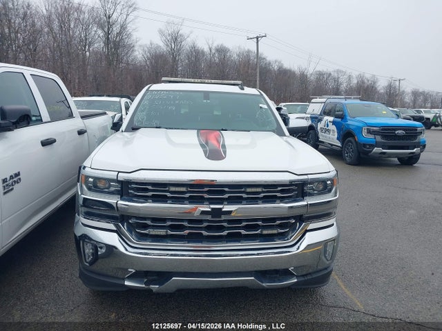 12125697 :رقم المزاد ، 3GCUKSEC8JG559142 vin ، 2018 Chevrolet Silverado 1500 مزاد بيع
