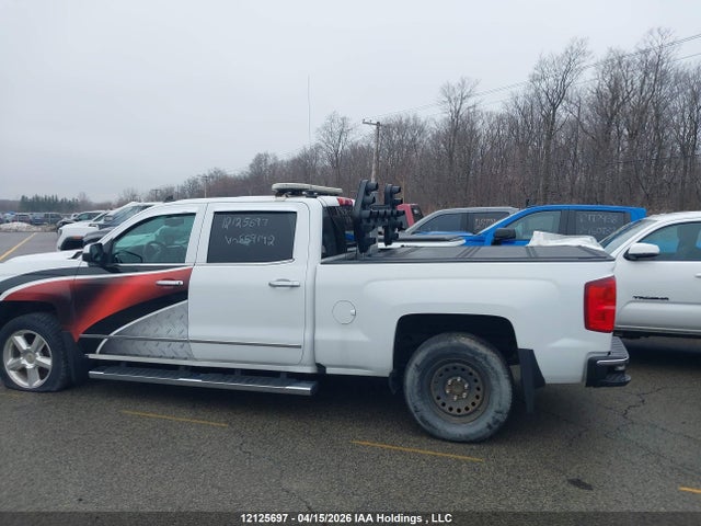 12125697 :رقم المزاد ، 3GCUKSEC8JG559142 vin ، 2018 Chevrolet Silverado 1500 مزاد بيع