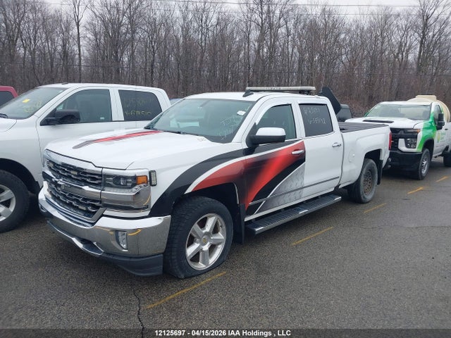 12125697 :رقم المزاد ، 3GCUKSEC8JG559142 vin ، 2018 Chevrolet Silverado 1500 مزاد بيع