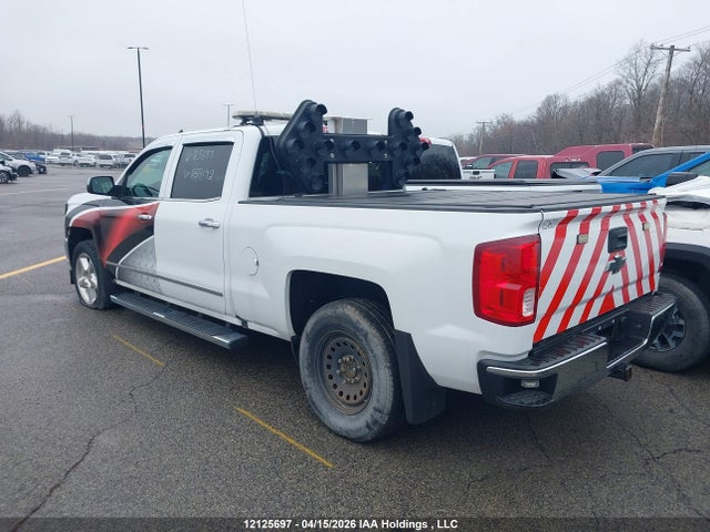 12125697 :رقم المزاد ، 3GCUKSEC8JG559142 vin ، 2018 Chevrolet Silverado 1500 مزاد بيع