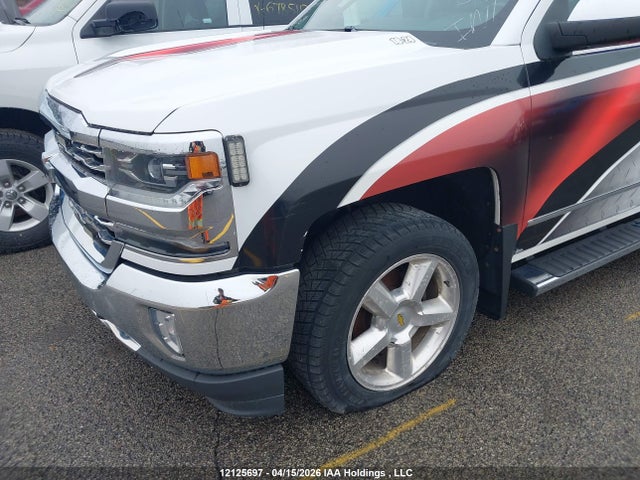 12125697 :رقم المزاد ، 3GCUKSEC8JG559142 vin ، 2018 Chevrolet Silverado 1500 مزاد بيع