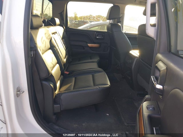 12125697 :رقم المزاد ، 3GCUKSEC8JG559142 vin ، 2018 Chevrolet Silverado 1500 مزاد بيع
