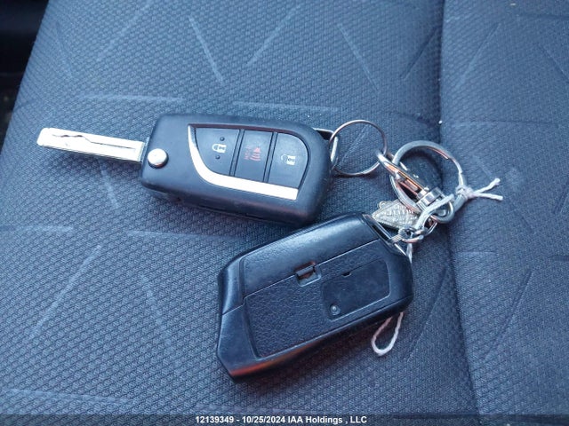 2T3B1RFV0LW109359 Toyota RAV4 LE