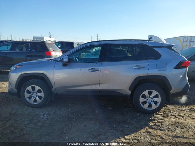 2T3B1RFV0LW109359 Toyota RAV4 LE