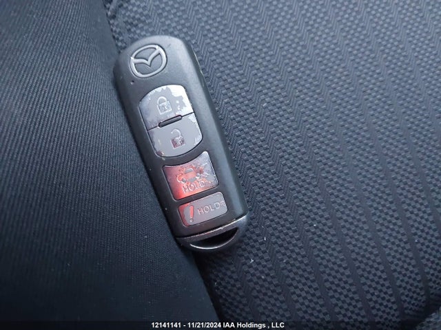 3MZBM1U77FM210026 Mazda pe