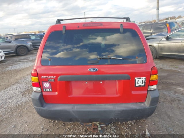 12150192 :رقم المزاد ، 1FMYU02122KD08318 vin ، 2002 Ford Escape مزاد بيع