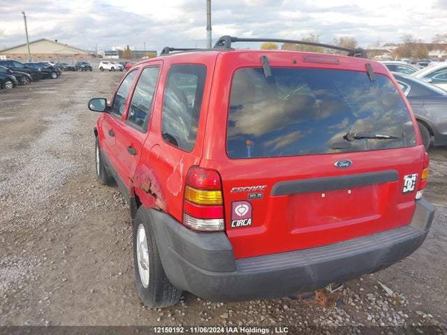 12150192 :رقم المزاد ، 1FMYU02122KD08318 vin ، 2002 Ford Escape مزاد بيع