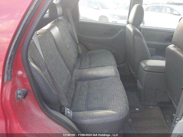 12150192 :رقم المزاد ، 1FMYU02122KD08318 vin ، 2002 Ford Escape مزاد بيع
