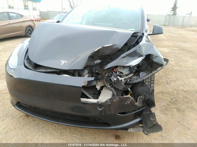 7SAYGAEE4RF040771 Tesla Model Y