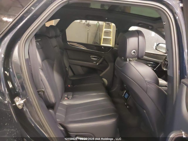 Bentley Dcu 2019 SJAAM2ZV7KC024608 Image 8