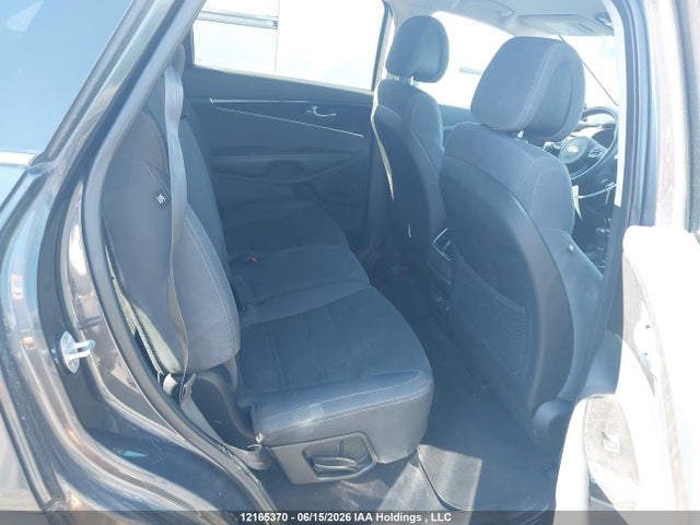 12165370 :رقم المزاد ، 5XYPG4A33GG084572 vin ، 2016 Kia Sorento مزاد بيع