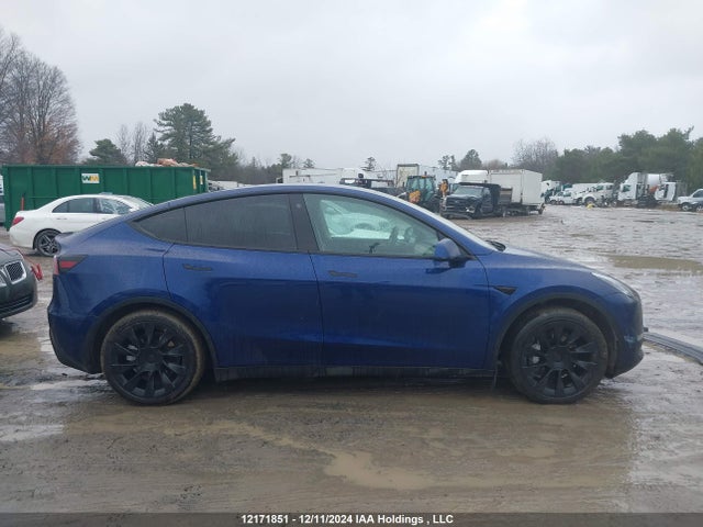 Tesla Model Y 2023 7SAYGDEE4PF586033 Image 14