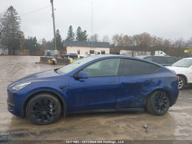 Tesla Model Y 2023 7SAYGDEE4PF586033 Image 15