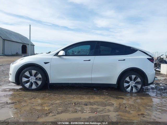 Tesla Model Y 2022 7SAYGAEE7NF531605 Image 13