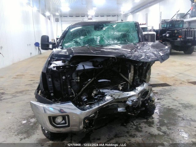 GMC lml 2015 1GT423E8XFF174000 Image 13