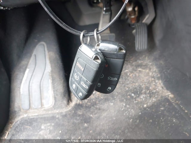 12177523 :رقم المزاد ، 1C3CCCCG3FN515900 vin ، 2015 Chrysler 200 Limited مزاد بيع