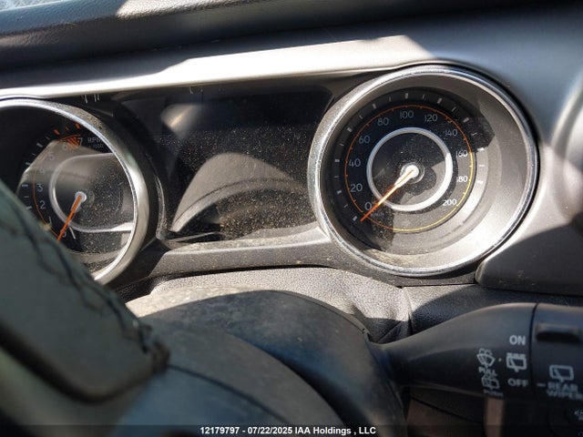 1C4HJXDN1MW729061 Jeep 2021