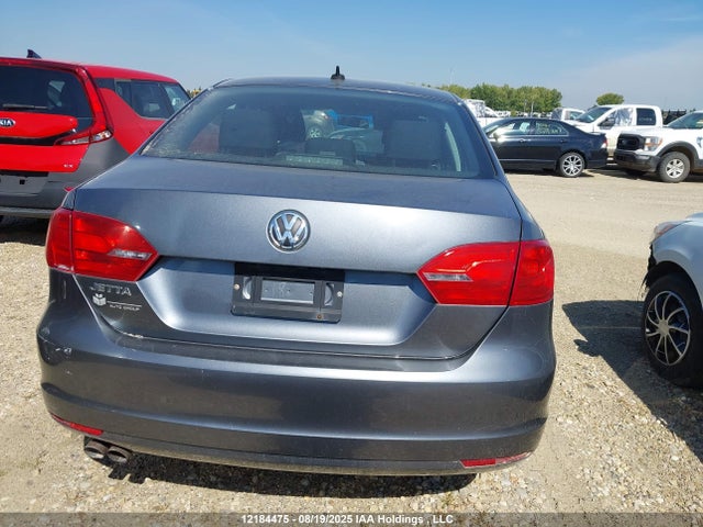 3VW2K7AJ3EM308090 Volkswagen 2014