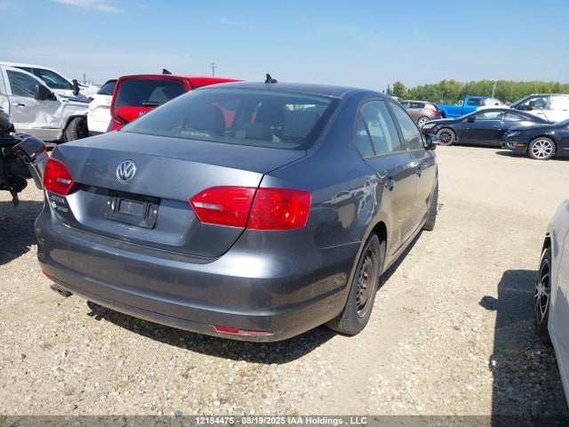 3VW2K7AJ3EM308090 Volkswagen 2014