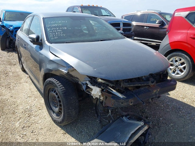 3VW2K7AJ3EM308090 Volkswagen 2014