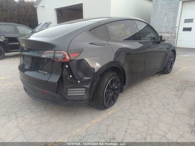 7SAYGDEE5RF048802 Tesla Model Y