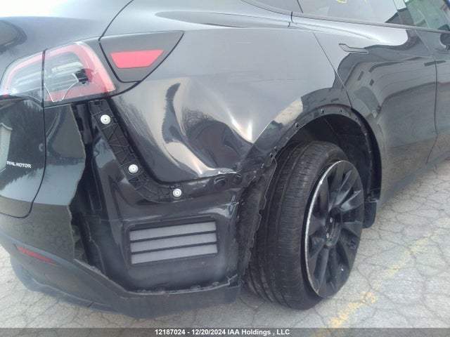 7SAYGDEE5RF048802 Tesla Model Y