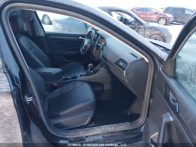3VWE57BU0KM037725 Volkswagen 1.8 tsi