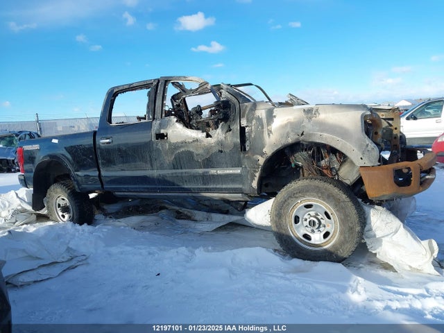 1FT8W3BT6NEF43213 Ford F350