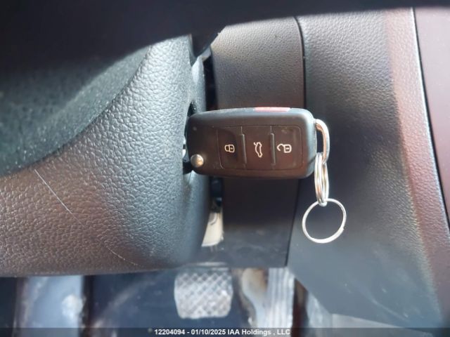 3VW2K7AJ1EM364979 Volkswagen 2014