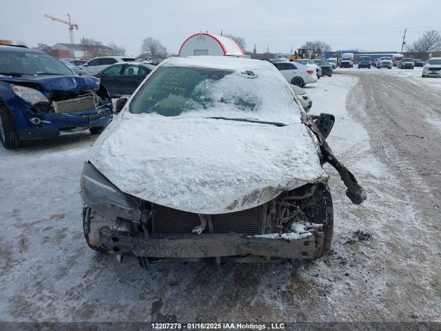 2T1BURHE2JC117815 Toyota COROLLA LE