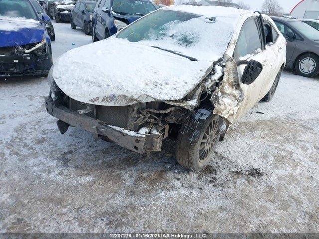 2T1BURHE2JC117815 Toyota COROLLA LE