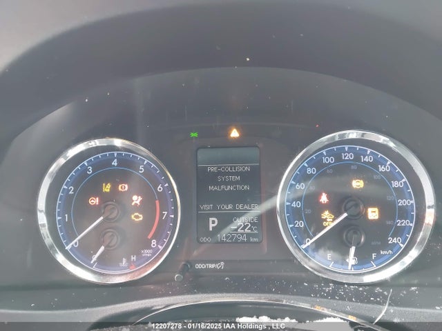 2T1BURHE2JC117815 Toyota COROLLA LE