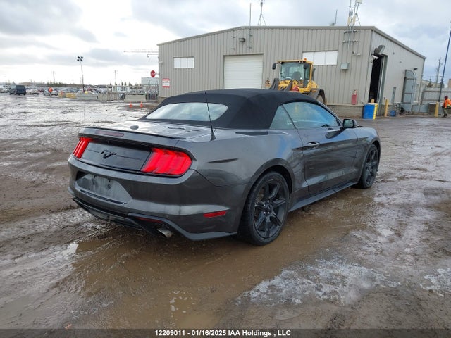 1FATP8UH2K5179726 Ford 4v