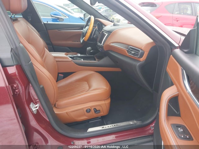 ZN661XUL6HX228218 Maserati m156d