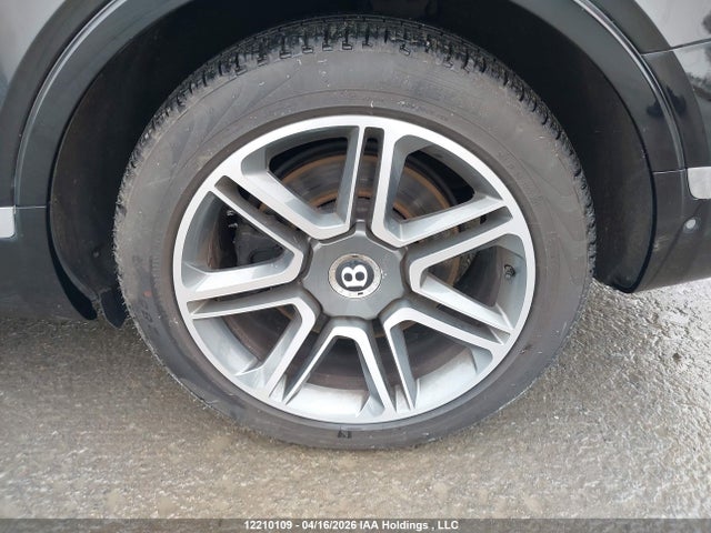 Bentley Bentayga 2018 SJAAC4ZV1JC017599 Image 12