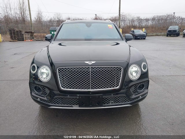 Bentley Bentayga 2018 SJAAC4ZV1JC017599 Image 13