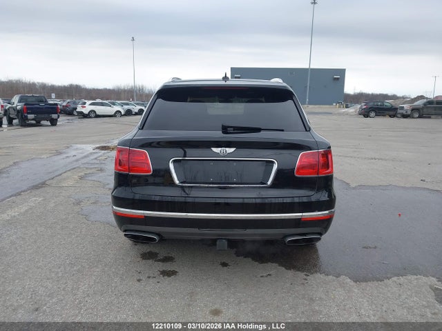 Bentley Bentayga 2018 SJAAC4ZV1JC017599 Image 16