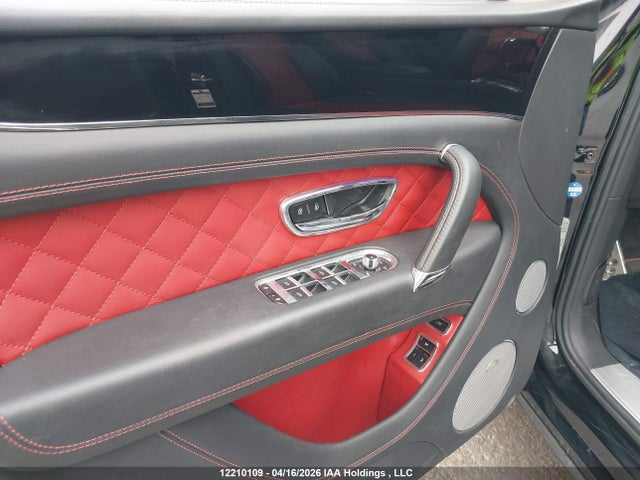 Bentley Bentayga 2018 SJAAC4ZV1JC017599 Image 22