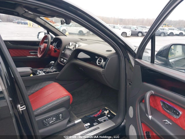 Bentley Bentayga 2018 SJAAC4ZV1JC017599 Image 5