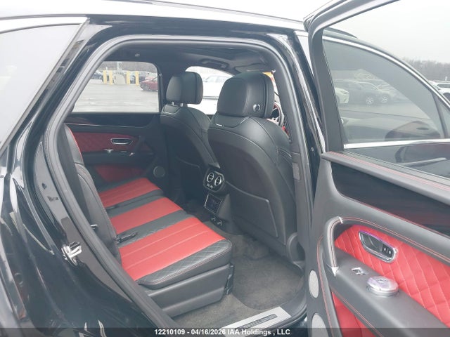 Bentley Bentayga 2018 SJAAC4ZV1JC017599 Image 8