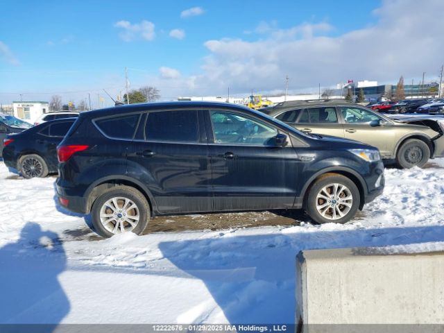 1FMCU9GD2KUB89997 Ford ESCAPE SE
