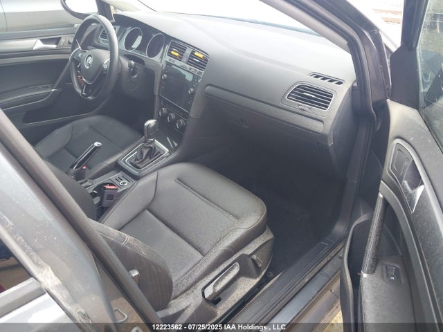3VWG17AU6JM293257 Volkswagen Golf