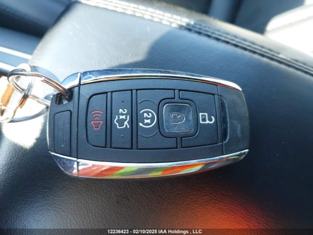 5LMCJ2D90HUL14498 Lincoln MKC SELECT