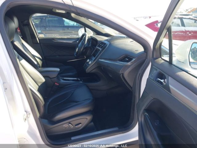 5LMCJ2D90HUL14498 Lincoln MKC SELECT
