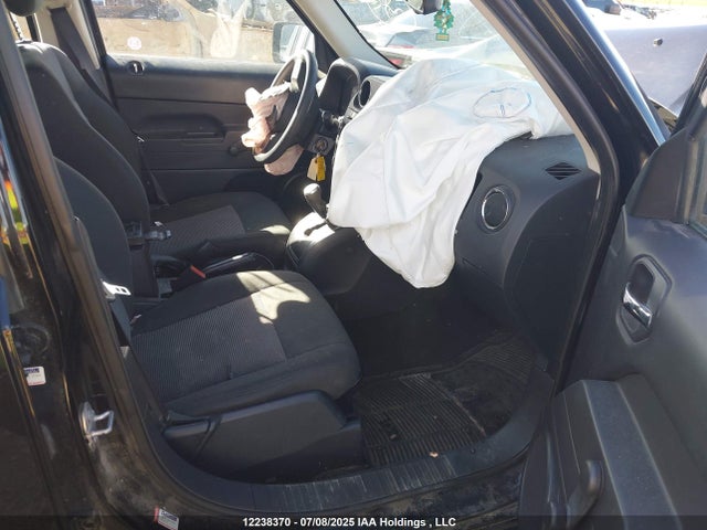 1C4NJPAB7HD187401 Jeep 2017
